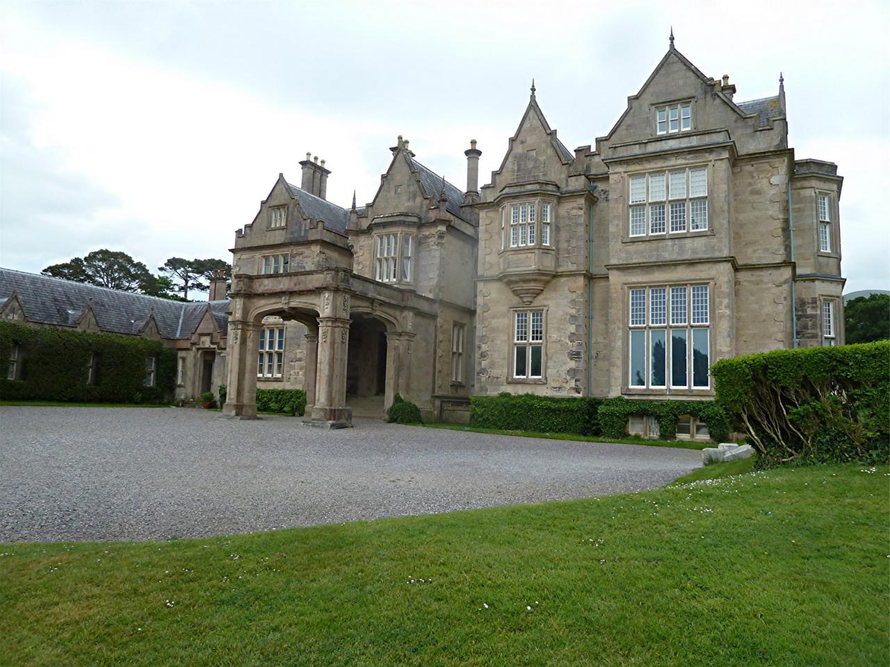 P1000343Muckross Chateau