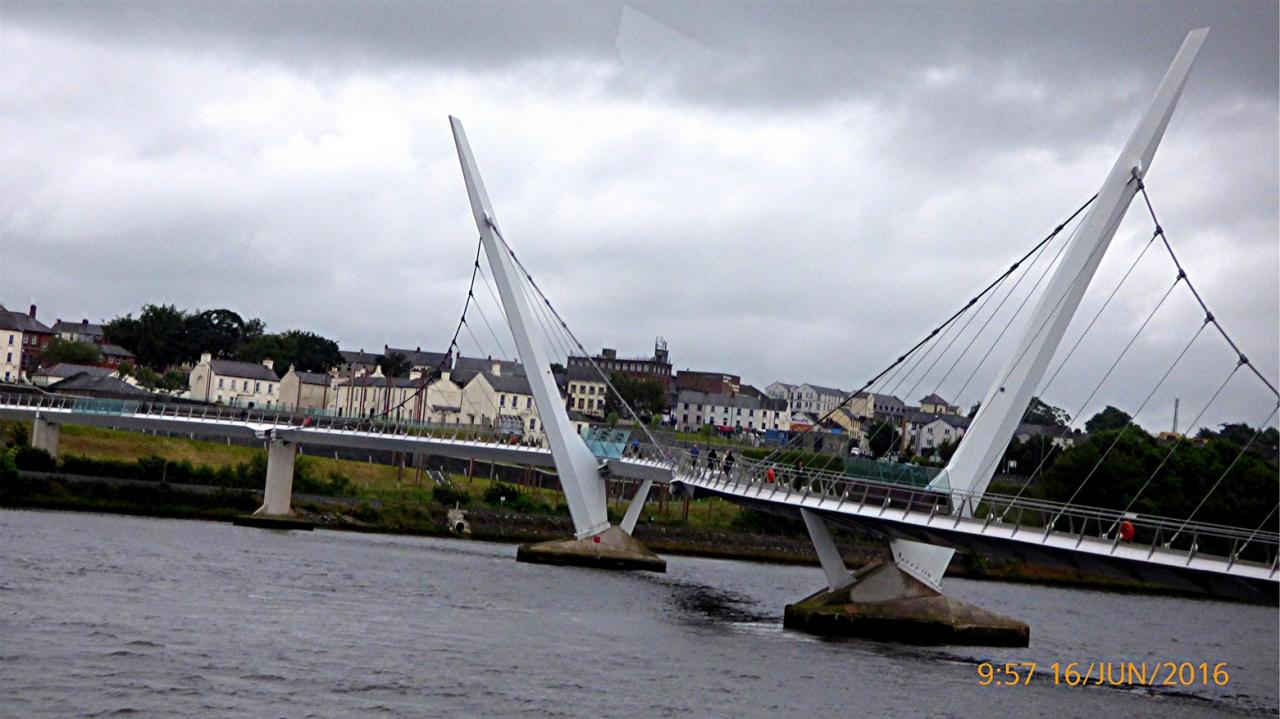 P1010086 DERRYLe pont de la Paix sur la Foyle