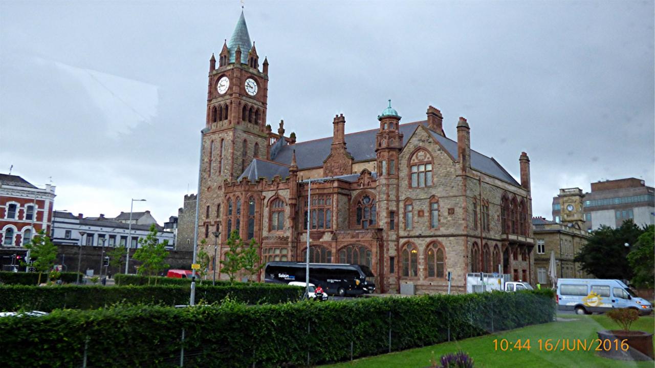 P1010090 DERRY The Guildhall